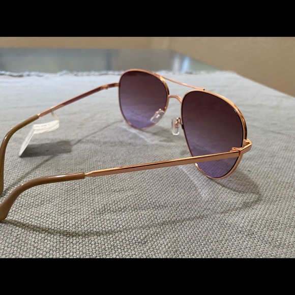 Tahari sunglasses new - Picture 14 of 16